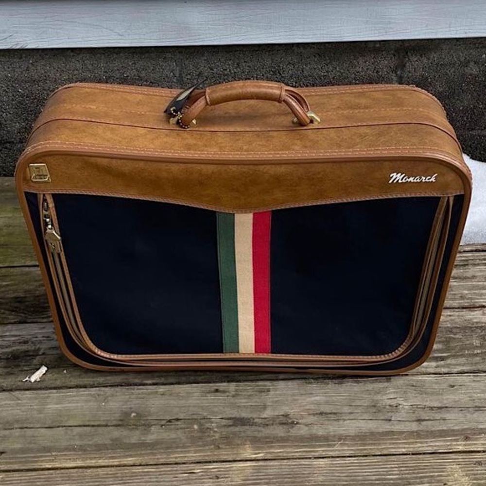 Vintage suitcase / carry on